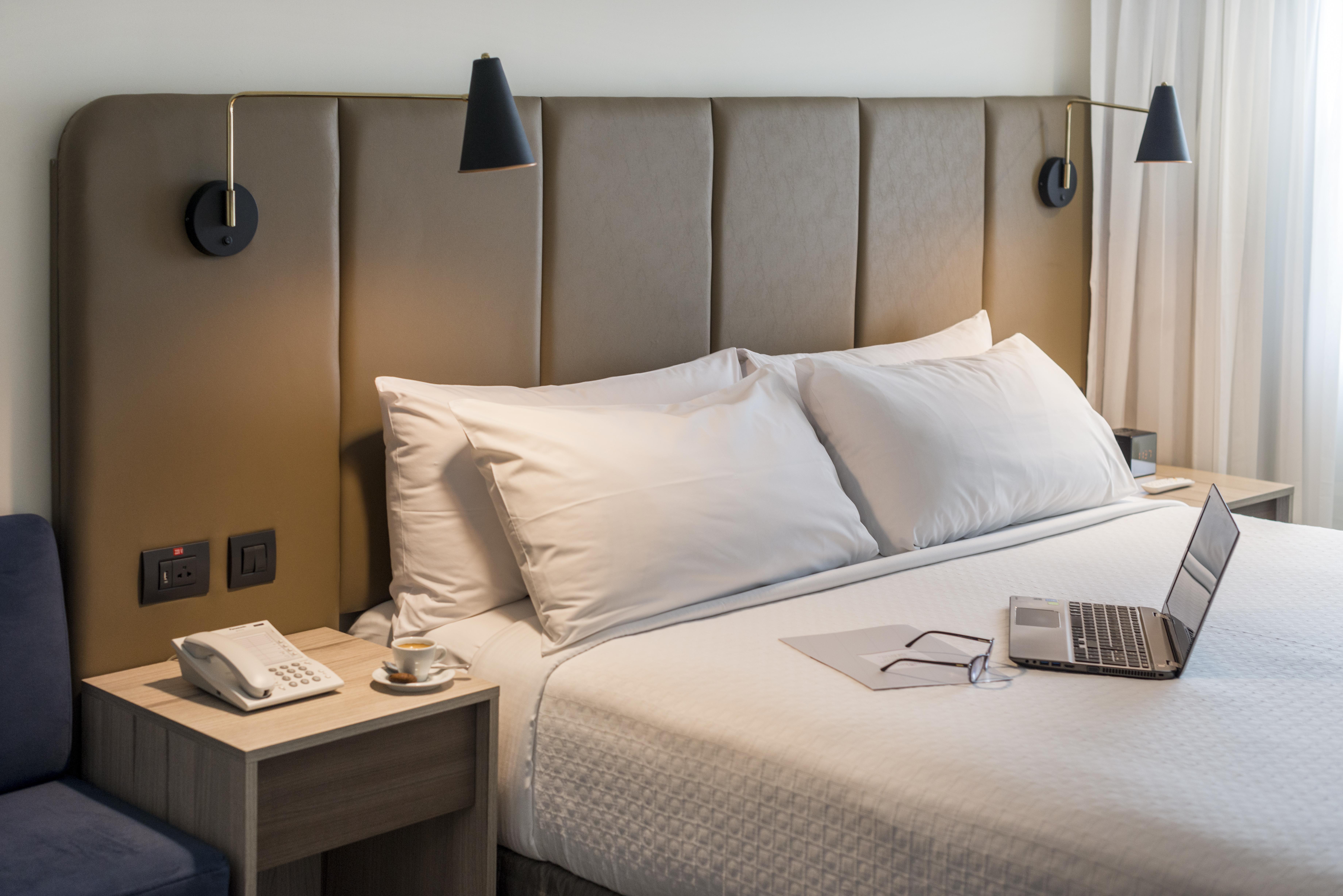 Hotel Crowne Plaza Lima By Ihg Exteriér fotografie A guest room at the Hilton London Heathrow